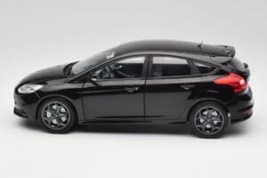 Ford Focus ST Mk2 Panther Black Metallic Minichamps 1:18 110082000 Metal - imaginea 4 din 8
