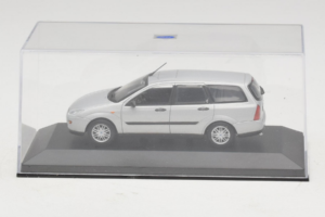 Ford Focus Mk1 Turnier Argintiu Minichamps 1:43 FOCUS004 Metal - imaginea 4 din 5