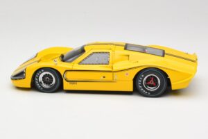 Ford GT40 Mk IV Galben 1967 Shelby Collectibles 1:18 31414S Metal - imaginea 4 din 8