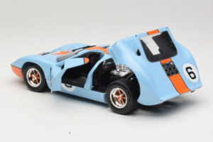 Ford GT40 Gulf #6 J. Ickx / J. Oliver 24 Hours of Le Mans 1969 Eagles Race 1:18 300600 Metal - imaginea 5 din 8