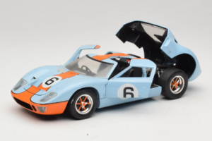 Ford GT40 Gulf #6 J. Ickx / J. Oliver 24 Hours of Le Mans 1969 Revell 1:18 48824 Metal - imaginea 2 din 8