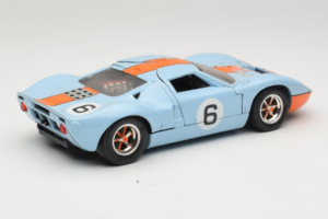 Ford GT40 Gulf #6 J. Ickx / J. Oliver 24 Hours of Le Mans 1969 Revell 1:18 48824 Metal - imaginea 3 din 8