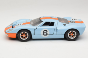 Ford GT40 Gulf #6 J. Ickx / J. Oliver 24 Hours of Le Mans 1969 Revell 1:18 48824 Metal - imaginea 4 din 8