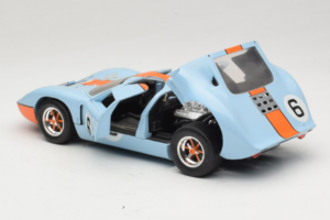 Ford GT40 Gulf #6 J. Ickx / J. Oliver 24 Hours of Le Mans 1969 Revell 1:18 48824 Metal - imaginea 5 din 8