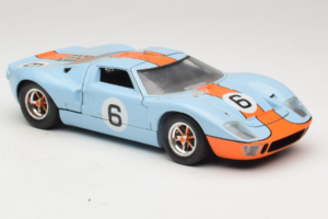 Ford GT40 Gulf #6 J. Ickx / J. Oliver 24 Hours of Le Mans 1969 Revell 1:18 48824 Metal - imaginea 6 din 8