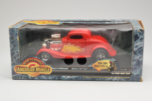 Ford High Tech Roșu cu Flacără American Muscle 1:18 7726 Metal - imaginea 4 din 4