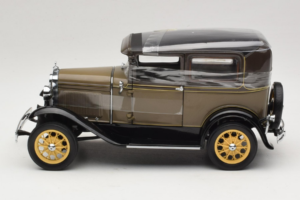 Ford Model A Tudor Chicle Drab Motor City 1:18 41003 Metal - imaginea 3 din 6