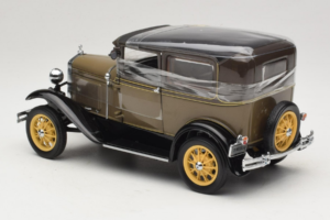 Ford Model A Tudor Chicle Drab Motor City 1:18 41003 Metal - imaginea 5 din 6