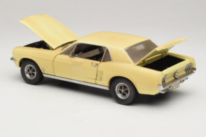 Ford Mustang Coupe Galben The Walking Dead Greenlight 1:18 12958 Metal - imaginea 5 din 8
