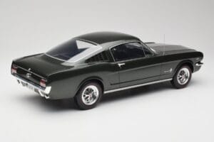 Ford Mustang Fastback Ivy Green Otto 1:12 G079 Rășină - imaginea 2 din 6