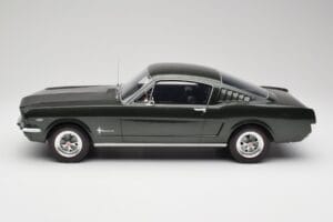Ford Mustang Fastback Ivy Green Otto 1:12 G079 Rășină - imaginea 3 din 6