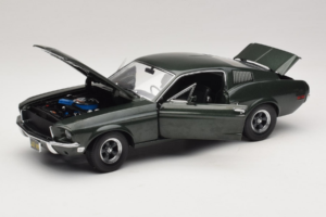Ford Mustang GT Bullitt cu Figurină Steve McQueen Greenlight 1:18 12885 Metal - imaginea 2 din 8