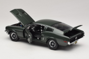 Ford Mustang GT Bullitt cu Figurină Steve McQueen Greenlight 1:18 12885 Metal - imaginea 5 din 8