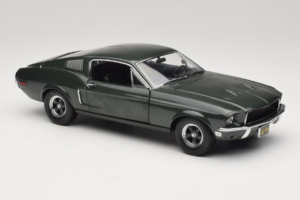 Ford Mustang GT Bullitt cu Figurină Steve McQueen Greenlight 1:18 12885 Metal - imaginea 6 din 8