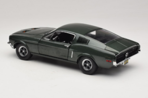 Ford Mustang GT Bullitt cu Figurină Steve McQueen Greenlight 1:18 12885 Metal - imaginea 7 din 8