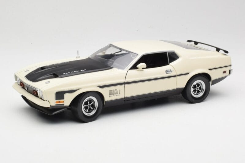 Ford Mustang Mach 1 Alb Sun Star 1:18 3602 Metal