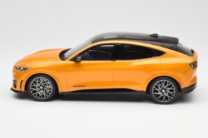 Ford Mustang Mach-E GT Performance Cyber Portocaliu Otto 1:18 OT983 Rășină - imaginea 3 din 6