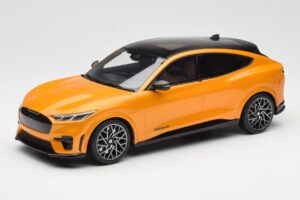 Ford Mustang Mach-E GT Performance Cyber Portocaliu Otto 1:18 OT983 Rășină
