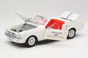 Ford Mustang Pace Car Wimbledon White Solido 1:18 81578 Metal - imaginea 2 din 8