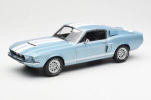 Ford Mustang Shelby GT500 Albastru Deschis Metalic Cu Dungi Albe AUTOart 1:18 72907 Metal