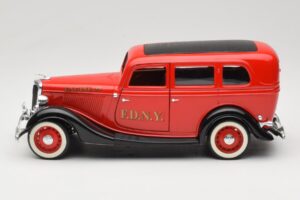Ford Sedan Roșu Solido 1:18 8066 Metal - imaginea 4 din 8