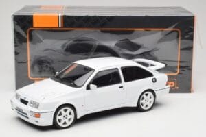 Ford Sierra RS Cosworth Alb IXO 1:18 18CMC121 Metal - imaginea 6 din 6