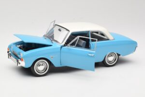 Ford Taunus 17M P2 Albastru Revell 1:18 08817 Metal - imaginea 2 din 8