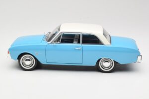 Ford Taunus 17M P2 Albastru Revell 1:18 08817 Metal - imaginea 4 din 8