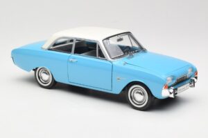 Ford Taunus 17M P2 Albastru Revell 1:18 08817 Metal - imaginea 6 din 8