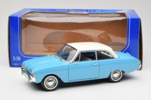 Ford Taunus 17M P2 Albastru Revell 1:18 08817 Metal - imaginea 8 din 8