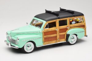 Ford Woody Panel Wagon Verde Mentă Road Signature 1:18 20028 Metal