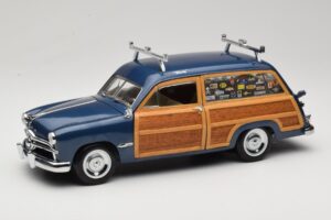 Ford Woody Station Wagon Bayview Blue Surf Shop Motor City 1:18 60002 Metal