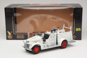 GMC Mașină de Pompieri Alb Road Signature 1:18 20068 Metal - imaginea 9 din 9