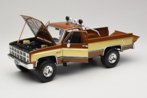 GMC K-2500 Sierra Grande Maro GreenLight 1:18 13560 Metal - imaginea 2 din 8