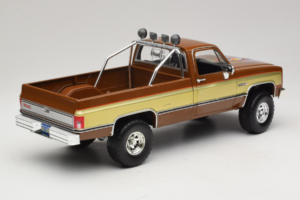 GMC K-2500 Sierra Grande Maro GreenLight 1:18 13560 Metal - imaginea 3 din 8