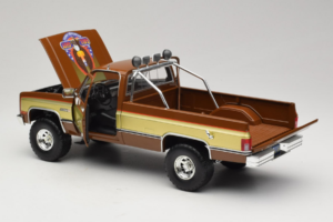 GMC K-2500 Sierra Grande Maro GreenLight 1:18 13560 Metal - imaginea 5 din 8