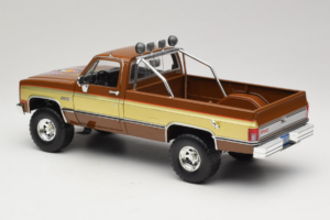 GMC K-2500 Sierra Grande Maro GreenLight 1:18 13560 Metal - imaginea 7 din 8