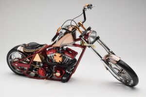 Harley-Davidson West Coast Choppers Diablo Soft Tail Auriu Roșu Minichamps 1:5 JJ04-05-03 Metal - imaginea 5 din 6