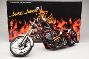 Harley-Davidson West Coast Choppers Diablo Soft Tail Auriu Roșu Minichamps 1:5 JJ04-05-03 Metal - imaginea 6 din 6