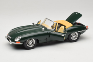 Jaguar E-Type Cabriolet Verde Bburago 1:18 3026 Metal - imaginea 2 din 8