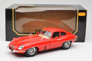 Jaguar E-Type Roșu Bburago 1:18 3018 Metal - imaginea 8 din 8