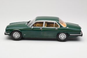 Jaguar XJ Series III Verde Închis MCG 1:18 MCG18175 Metal - imaginea 3 din 6