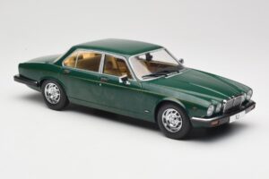 Jaguar XJ Series III Verde Închis MCG 1:18 MCG18175 Metal - imaginea 4 din 6