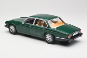Jaguar XJ Series III Verde Închis MCG 1:18 MCG18175 Metal - imaginea 5 din 6