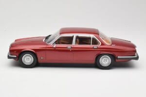 Jaguar XJ Series III Metallic Dark Red MCG 1:18 MCG18176 Metal - imaginea 3 din 6