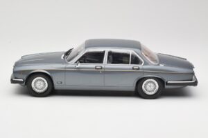 Jaguar XJ Series III Metallic Grey MCG 1:18 MCG18177 Metal - imaginea 3 din 6