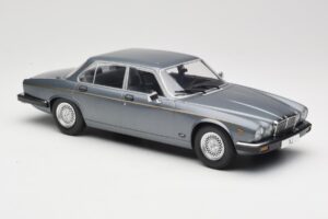 Jaguar XJ Series III Metallic Grey MCG 1:18 MCG18177 Metal - imaginea 4 din 6