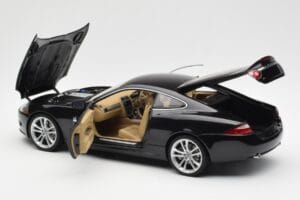 Jaguar XK-R X150 Midnight Negru AUTOart 1:18 73632 Metal - imaginea 5 din 8