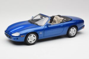Jaguar XK8 X100 Cabriolet Azure Albastru Maisto 1:18 50286 Metal