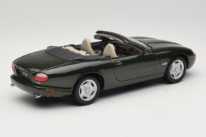 Jaguar XK8 Green Metallic Gri Deschis Interior Maisto 1:18 31836 Metal - imaginea 3 din 8